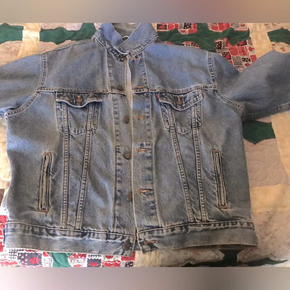 Levi’s blue Jean trucker jacket size large